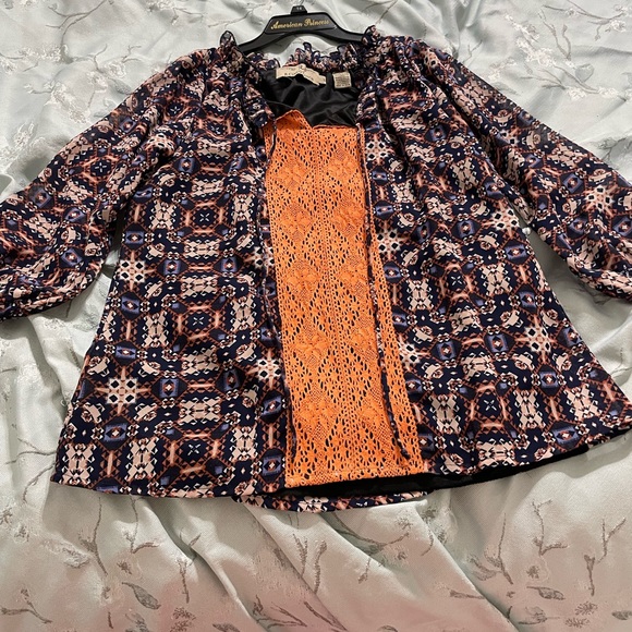 Large sheer with liner multi printed women’s blouse - Picture 3 of 3